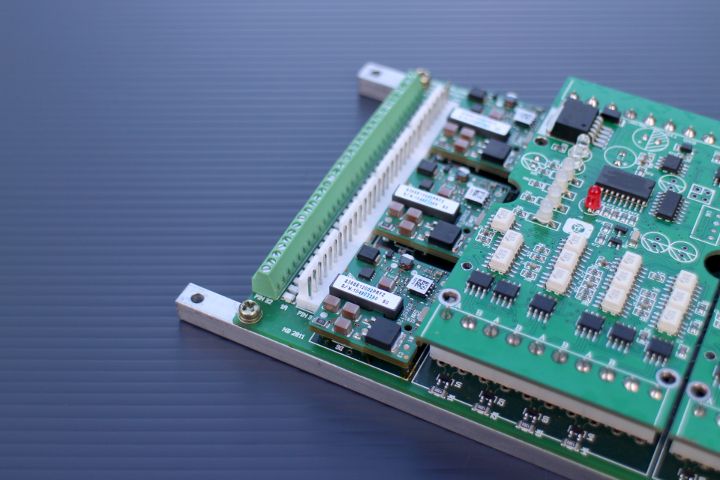 Pressure-tolerant electronic circuit